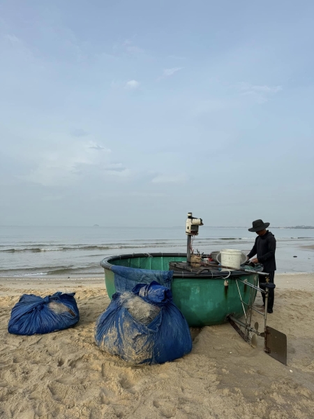 Hải sản địa phương tươi ngon, bạn có thể mua sắm khi đi Lagi Coco beach