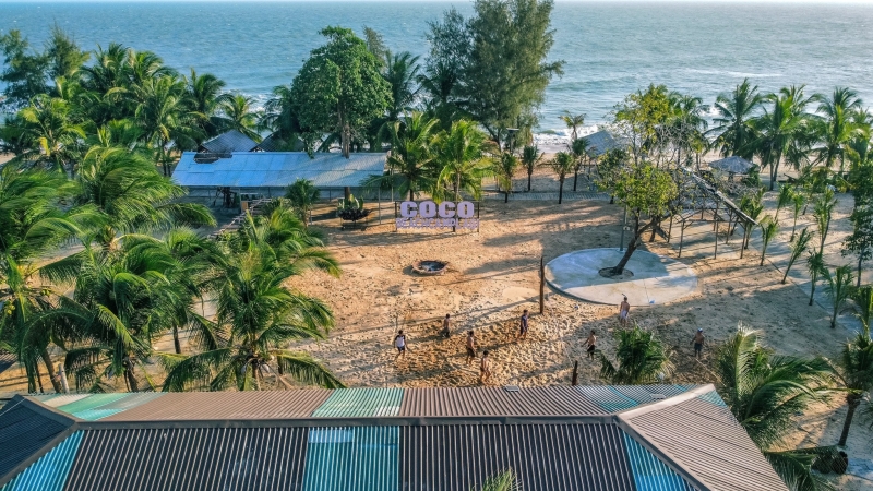 khu cắm trại Coco Beachcamp Lagi với lều màu sắc, bãi biển xanh, địa điểm check-in nổi tiếng