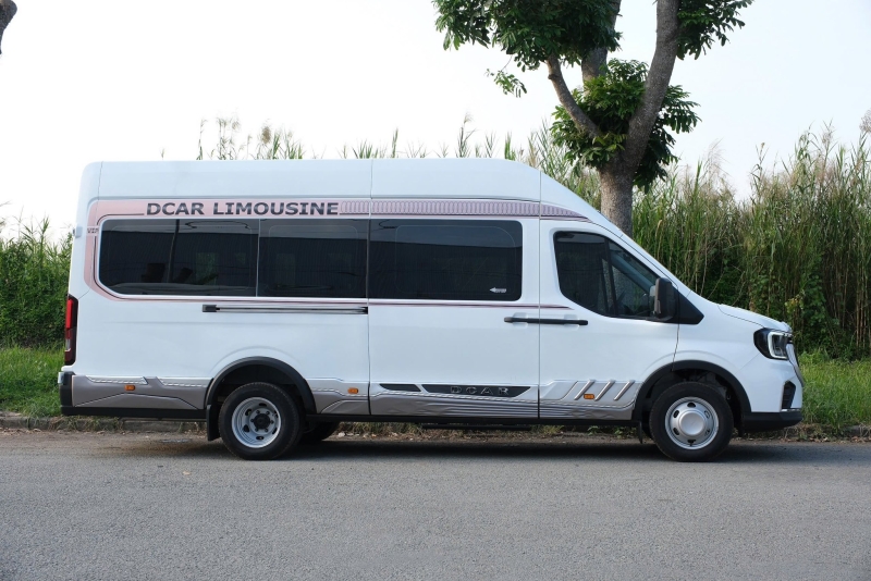 Lựa chọn Limo Dcar 12 chỗ cho hành trình VIP của bạn