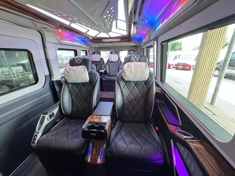 Nội thất xe Limousine 9 chỗ Dcar