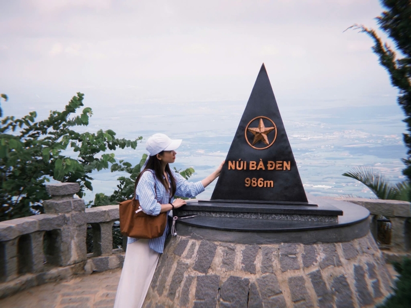 xe đưa đón tham quan núi bà đen – tòa thánh tây ninh