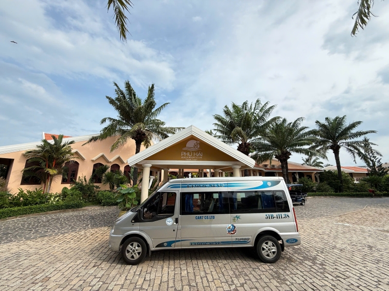 Cho thuê xe 16 chỗ Ford Transit có tài theo tháng tại tphcm