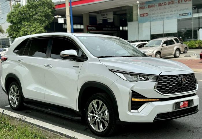 Xe 7 chỗ Innova cho thuê có tài đi tỉnh tại Thủ Đức
