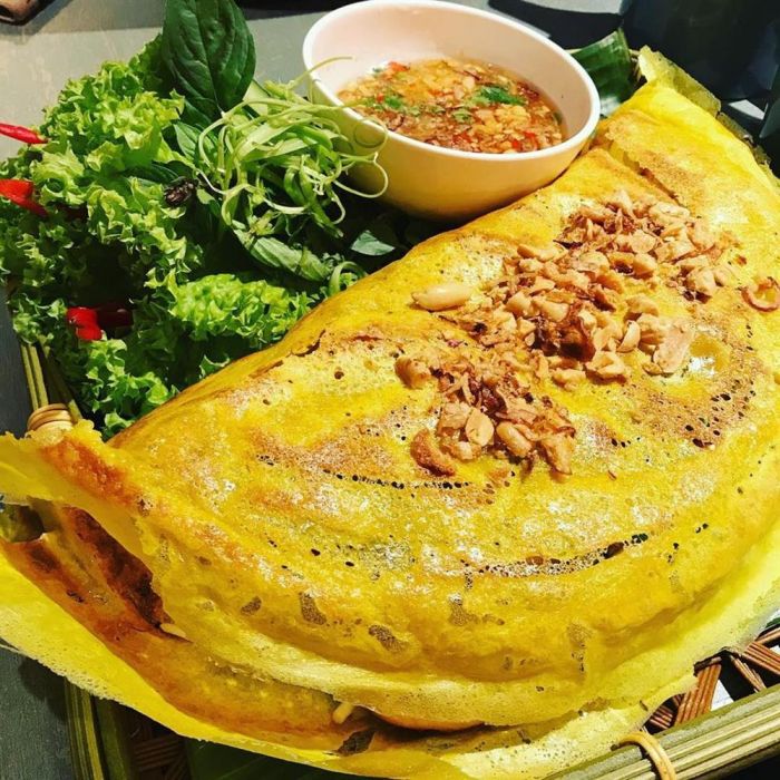 Bánh xèo ốc gạo Phú Đa thơm ngon lạ miệng