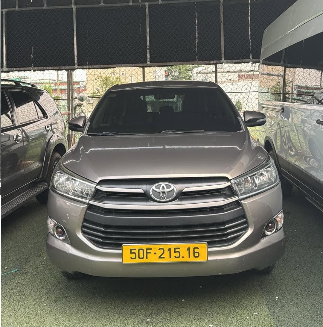 Ảnh minh họa xe biển vàng