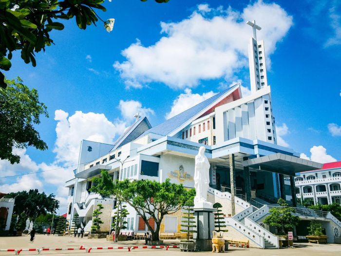 Thuê xe đi Nhà thờ Cha Diệp - Bạc Liêu 1 ngày 1 đêm