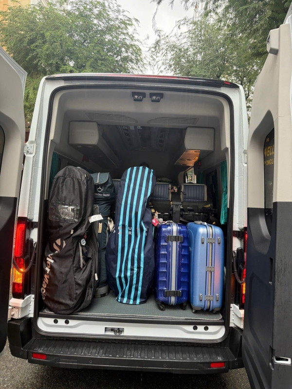 Khoang hành lý để túi golf cho khách
