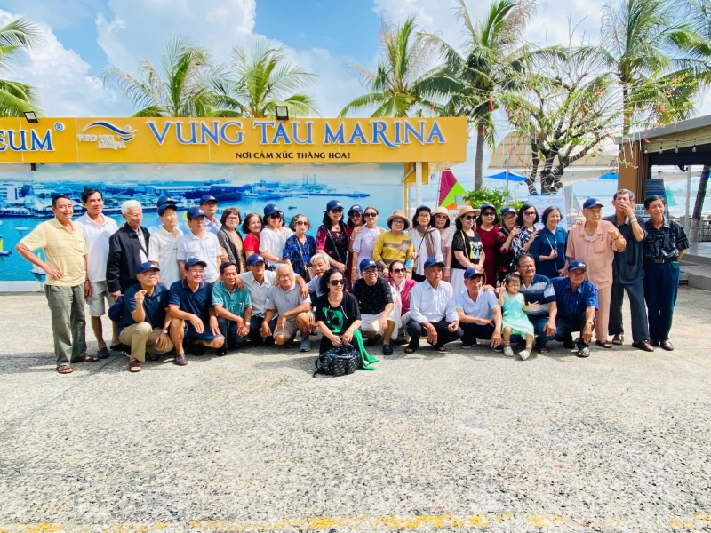 Đoàn khách du lịch đi Vũng Tàu bằng xe 29 chỗ tiện nghi