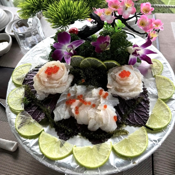 Thưởng thức tôm hùm tươi ngon tại các bè nuôi tôm hùm