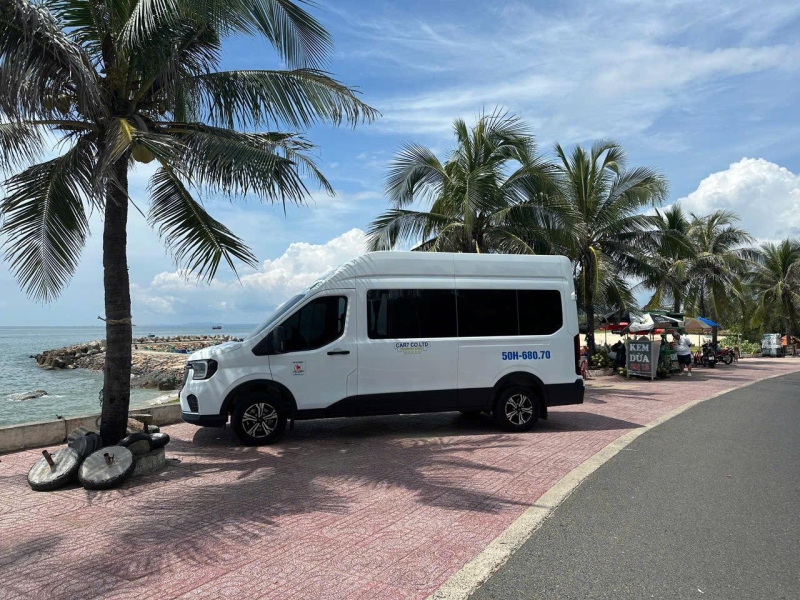 Xe Ford Transit đi tour du lịch Mũi Né 3 ngày 2 đêm