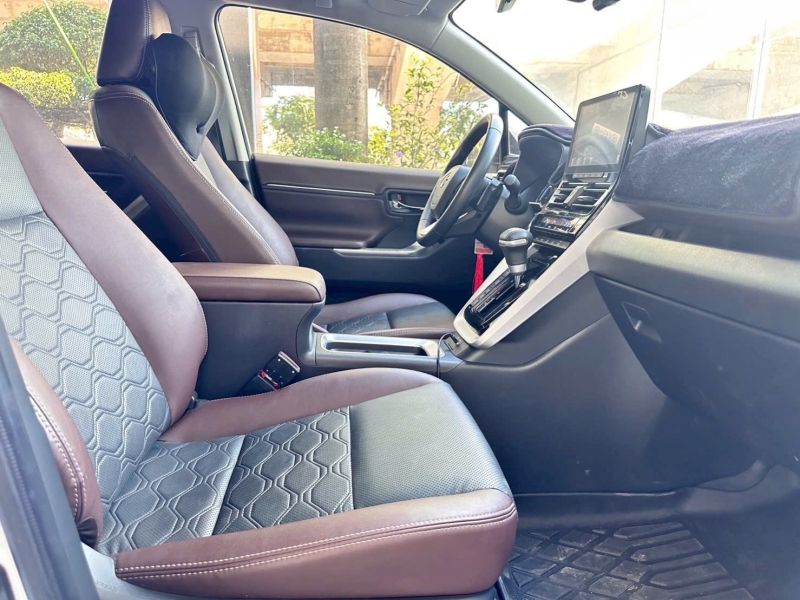 Ghế da cao cấp được trang bị trên xe 7 chỗ Innova Cross