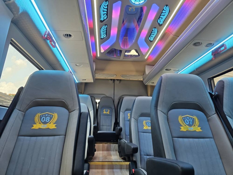 Nội thất Premium 9 chỗ đời mới của CAR7 Transport