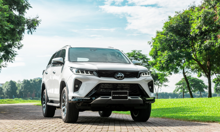 thue xe 7 cho fortuner