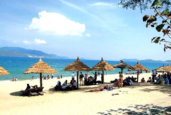 Bãi biển Ninh Chữ - bãi cát trắng dài